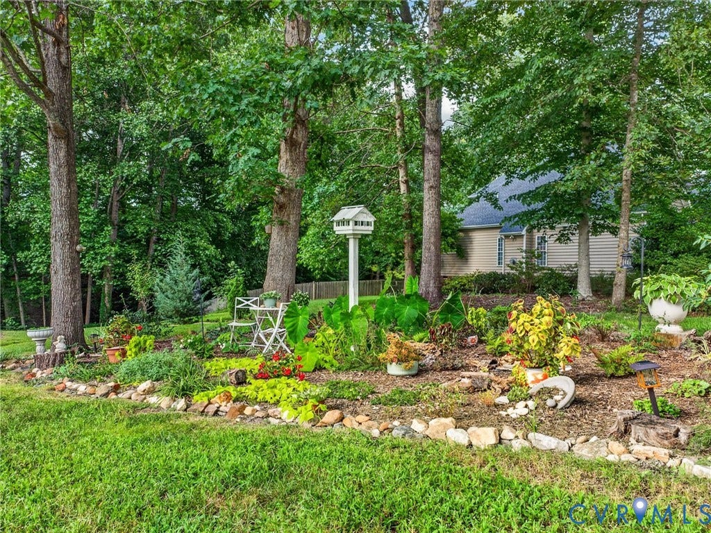 14509 Augusta Lane, Ashland, VA 23005 Beautiful side garden!