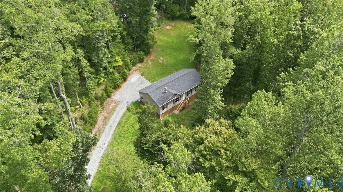 2575 Log Cabin Road, Maidens, VA 23102 Single-story residence surrounded by extensive mature trees on almost 6 acres at the end of a cul-de-sac road.