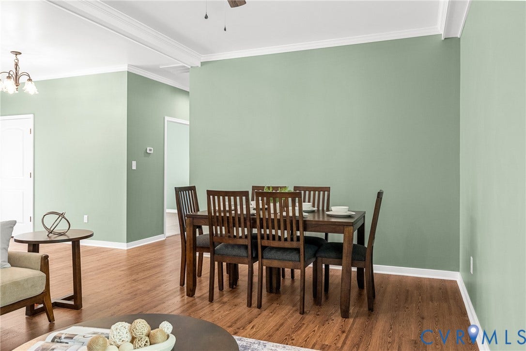 Laminate flooring, crown molding, and recessed lighting