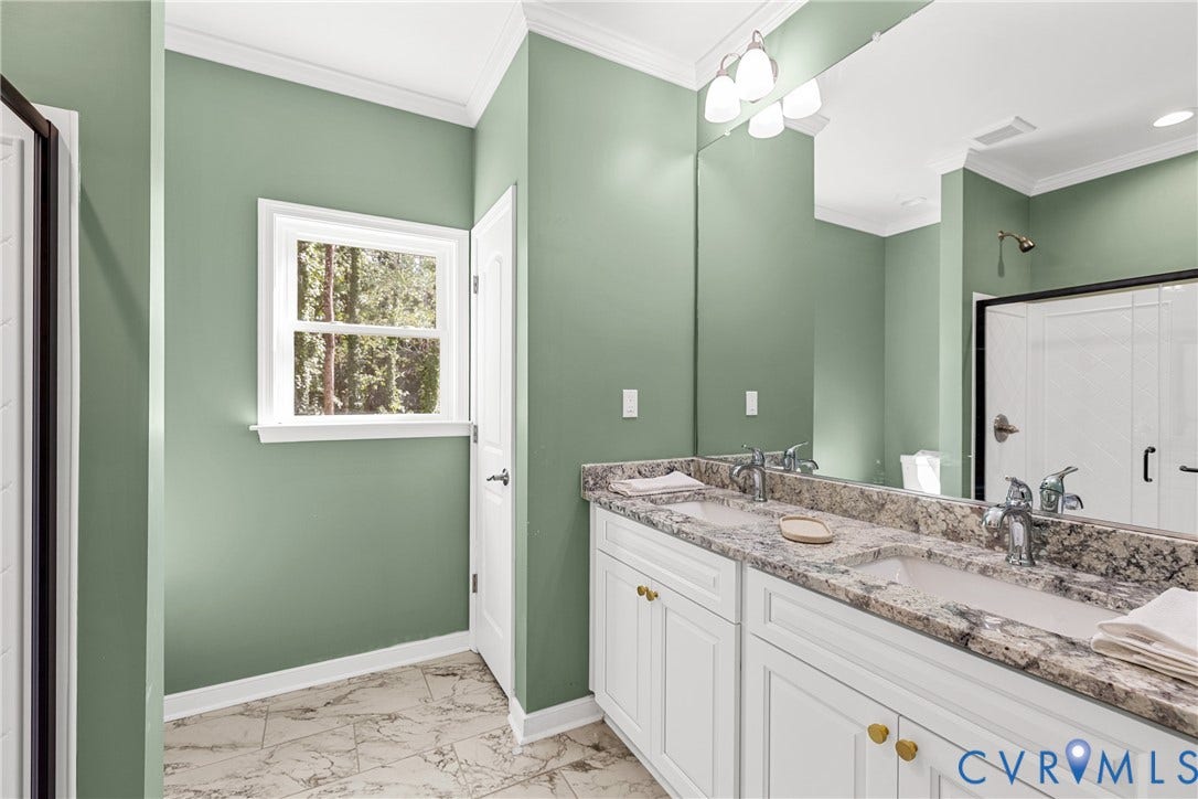 Dual vanity with granite countertop, white cabinetry