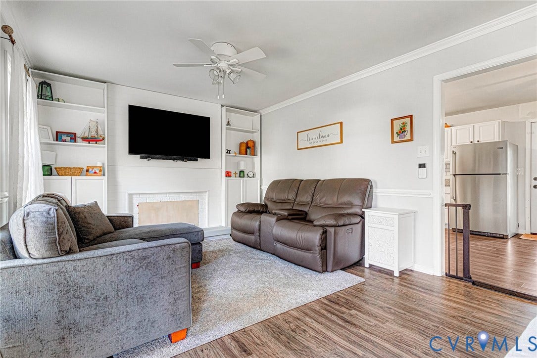 Chair rail and crown molding.