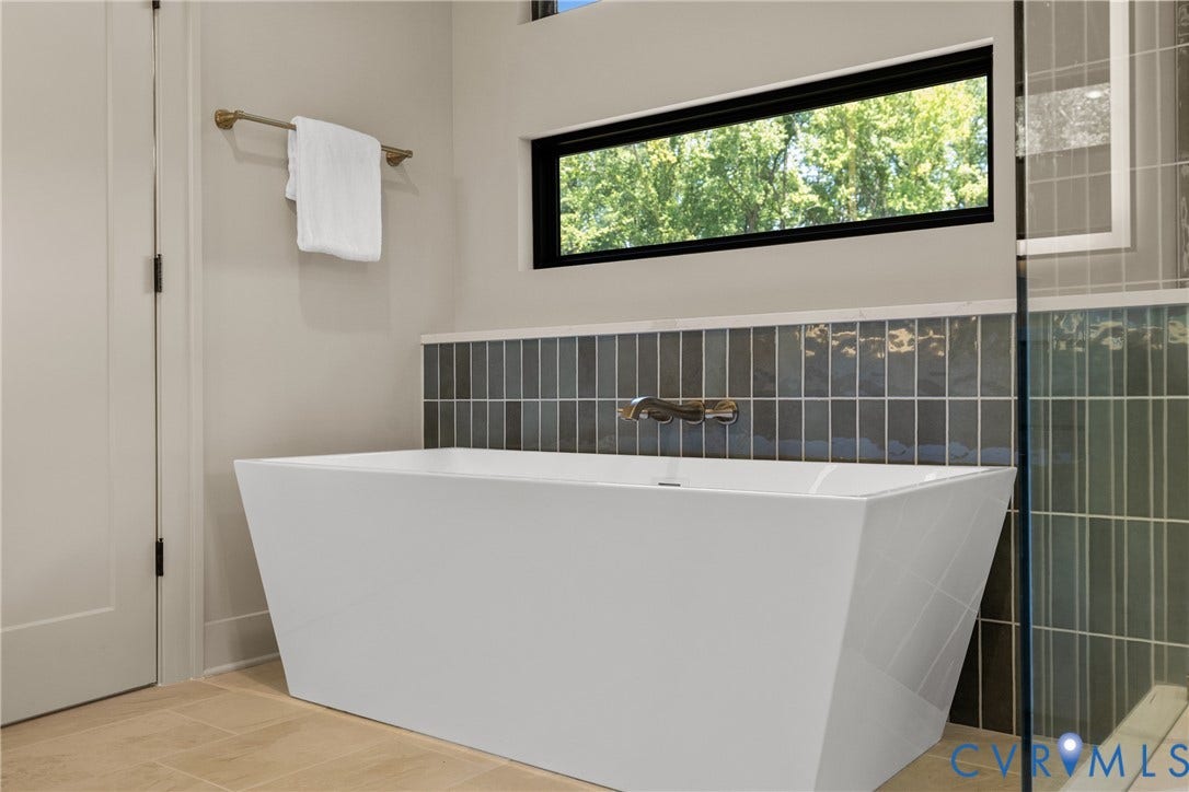 Spacious Soaking Tub