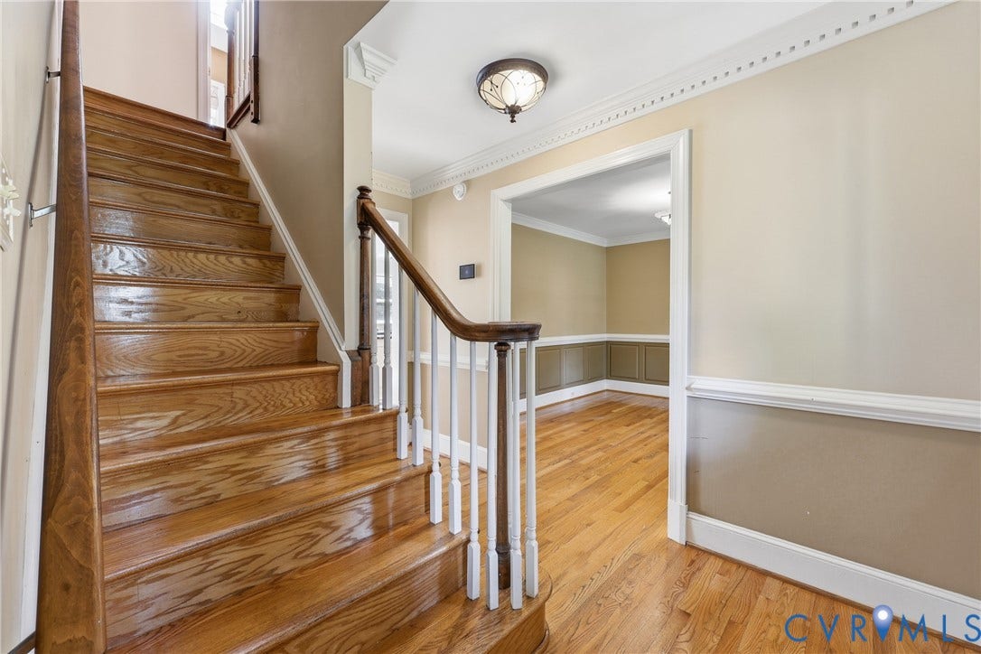 505 Martineau Drive, Chesterfield, VA 23836 Hardwood staircase with white balusters and wood handrail