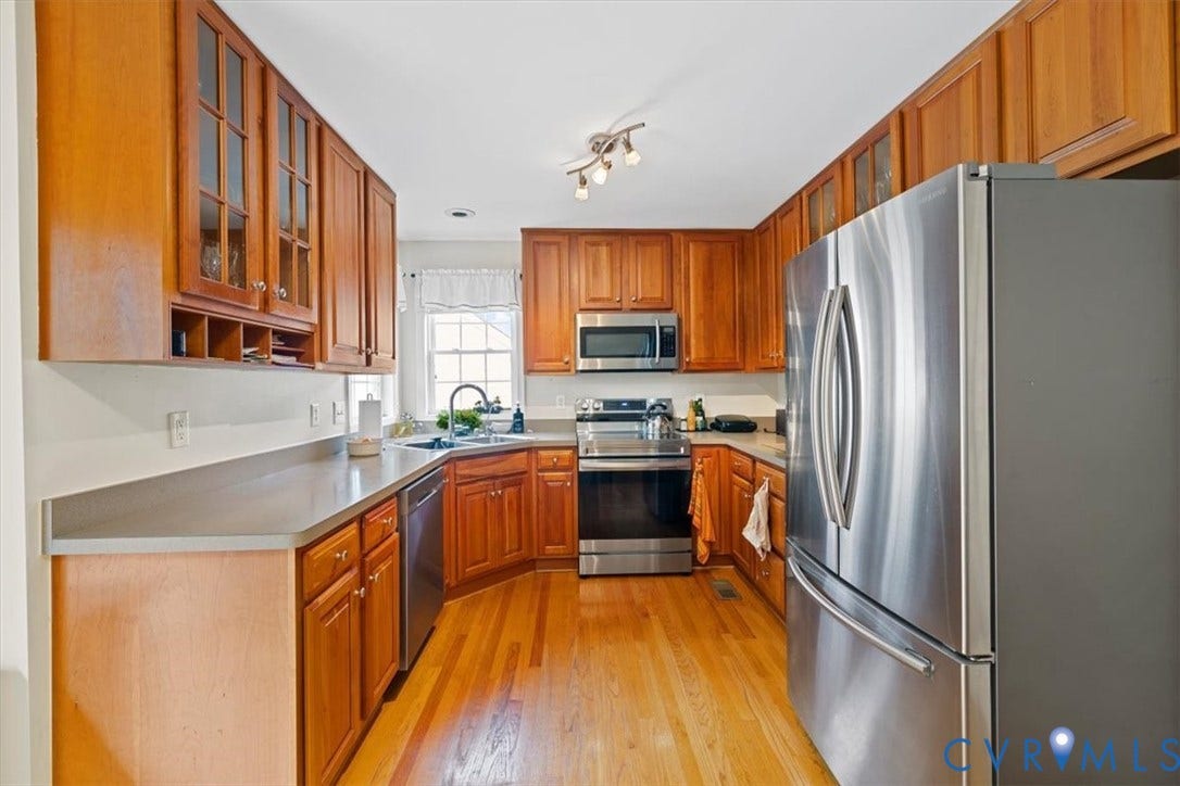 13819 Ashbourne Hollow Circle, Birkdale, Chesterfield, VA 23832 Hardwood flooring, stainless steel appliances and wood cabinetry