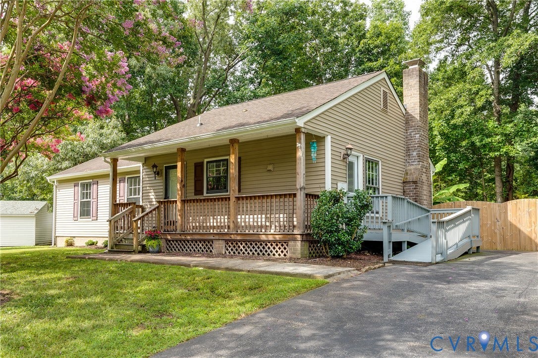 4116 Bronholly Road, Chesterfield, VA 23832 Wide paved driveway, and a convenient ramp offers easy entry to the side door into kitchen.