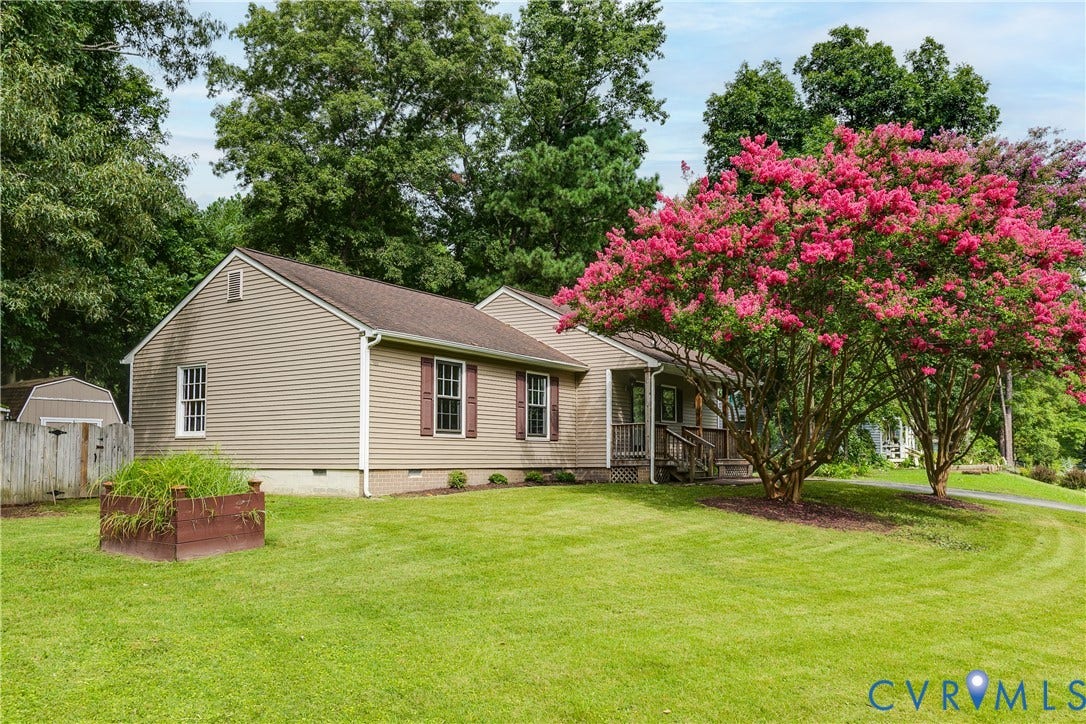 4116 Bronholly Road, Chesterfield, VA 23832 Large side yard with raised bed for decorative plantings.
