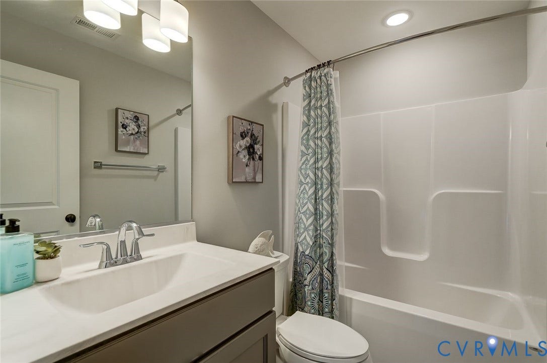 11515 Grey Oaks Estates Run, Grey Oaks Estates, Glen Allen, VA 23059 Attached bath with Bedroom 3 with tub and shower combo.