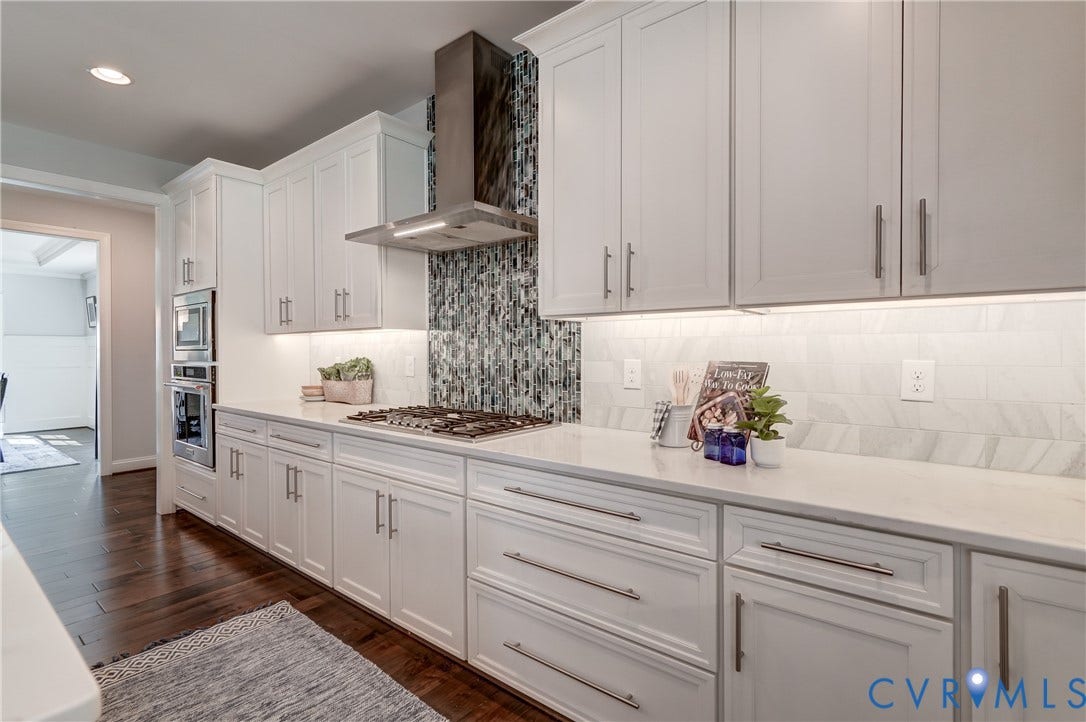 11515 Grey Oaks Estates Run, Grey Oaks Estates, Glen Allen, VA 23059 Beautiful backsplash and Gas cooking with a hood that vents outside.