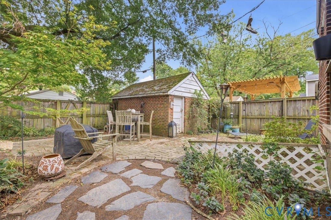 4702 New Kent Avenue, Westover Hills, Richmond, VA 23225 Convenient back yard shed for storage.