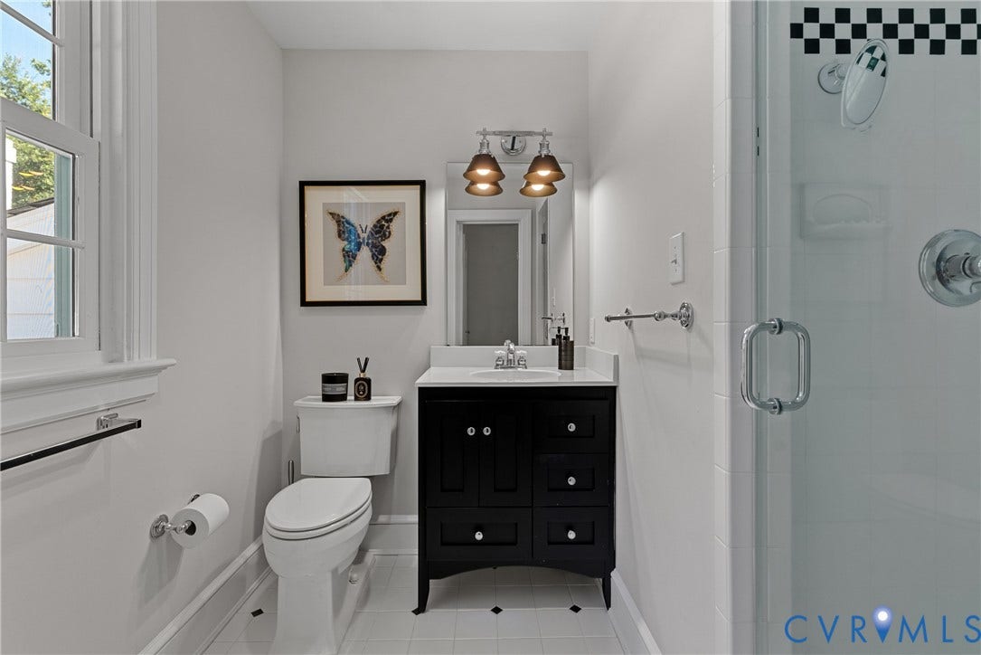 2nd Floor Full Bathroom