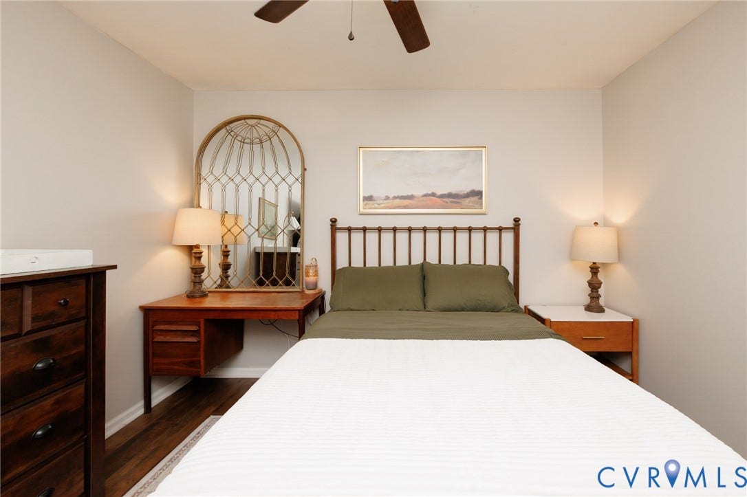 15525 Saddlebrook Road, Chesterfield, VA 23838 Wood-finish flooring with light wall tones