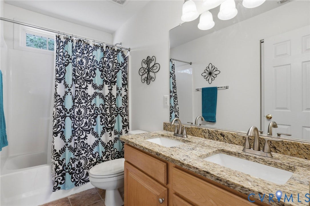 2nd floor hall bath