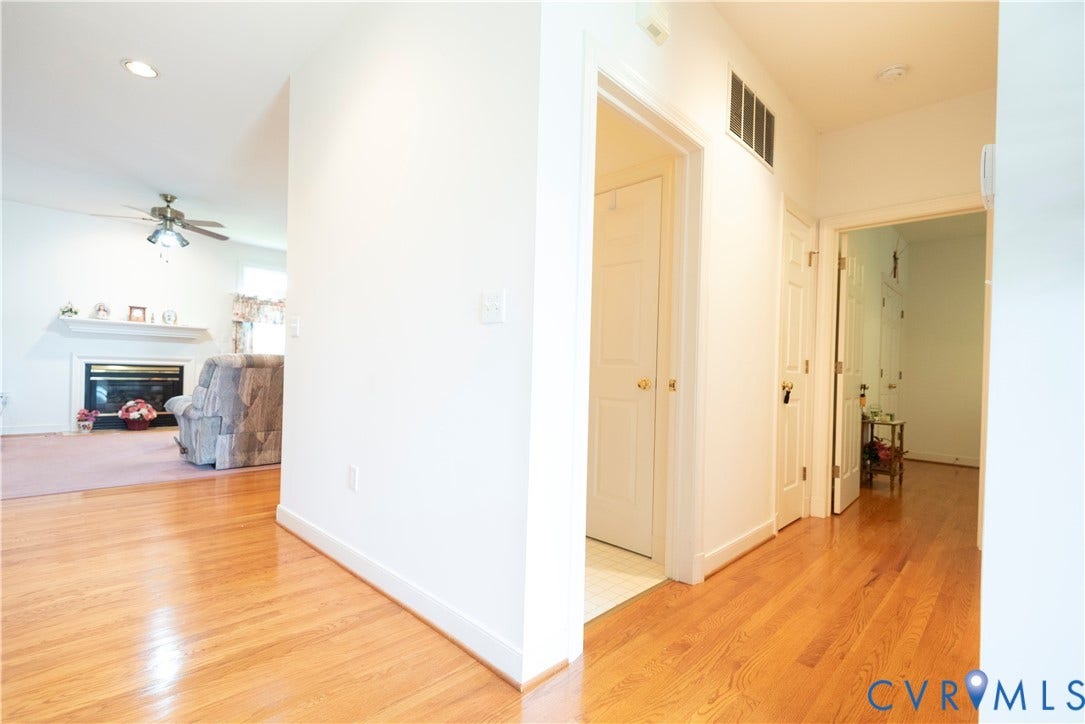 4913 Breckstone Place, Braxton, Richmond, VA 23234 Hall