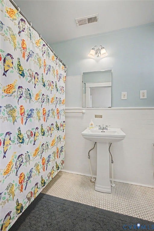 2nd Floor Bathroom
