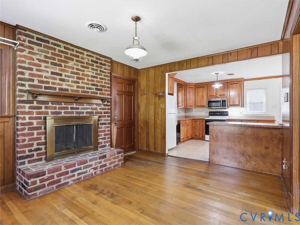 2301 Raymond Avenue, Henrico, VA 23228 Great flex space with home office potential!