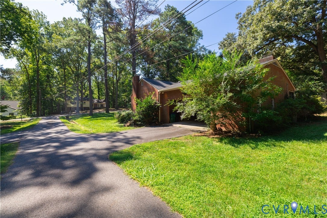 4532 Arrowhead Road, Statford Hills / Oxford, Richmond, VA 23235 Shared Private Driveway to side of house and covered parking