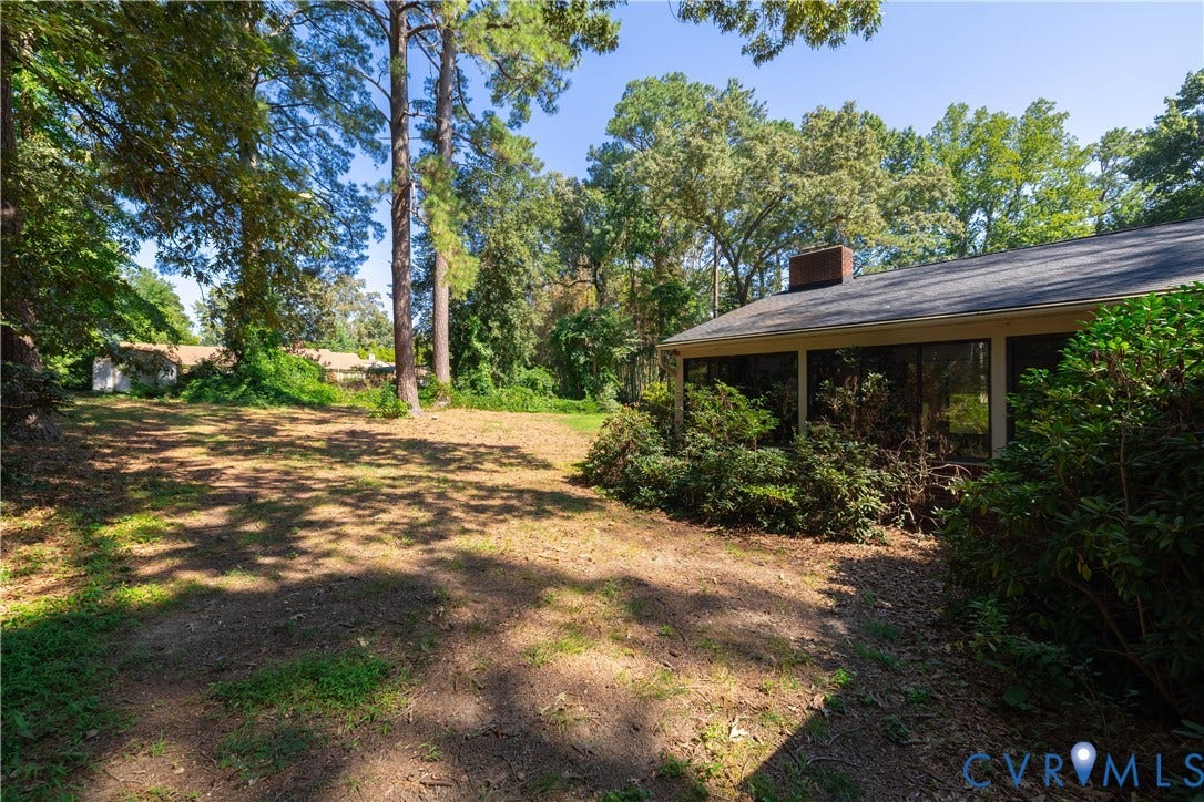 4532 Arrowhead Road, Statford Hills / Oxford, Richmond, VA 23235 Expansive rear yard with mature trees and a screened porch featuring a brick chimney and shingle roof
