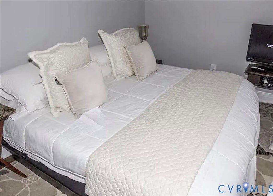 710 N Arthur Ashe Boulevard, Historic Fan District, Richmond, VA 23220 Wall-mounted sconce lighting