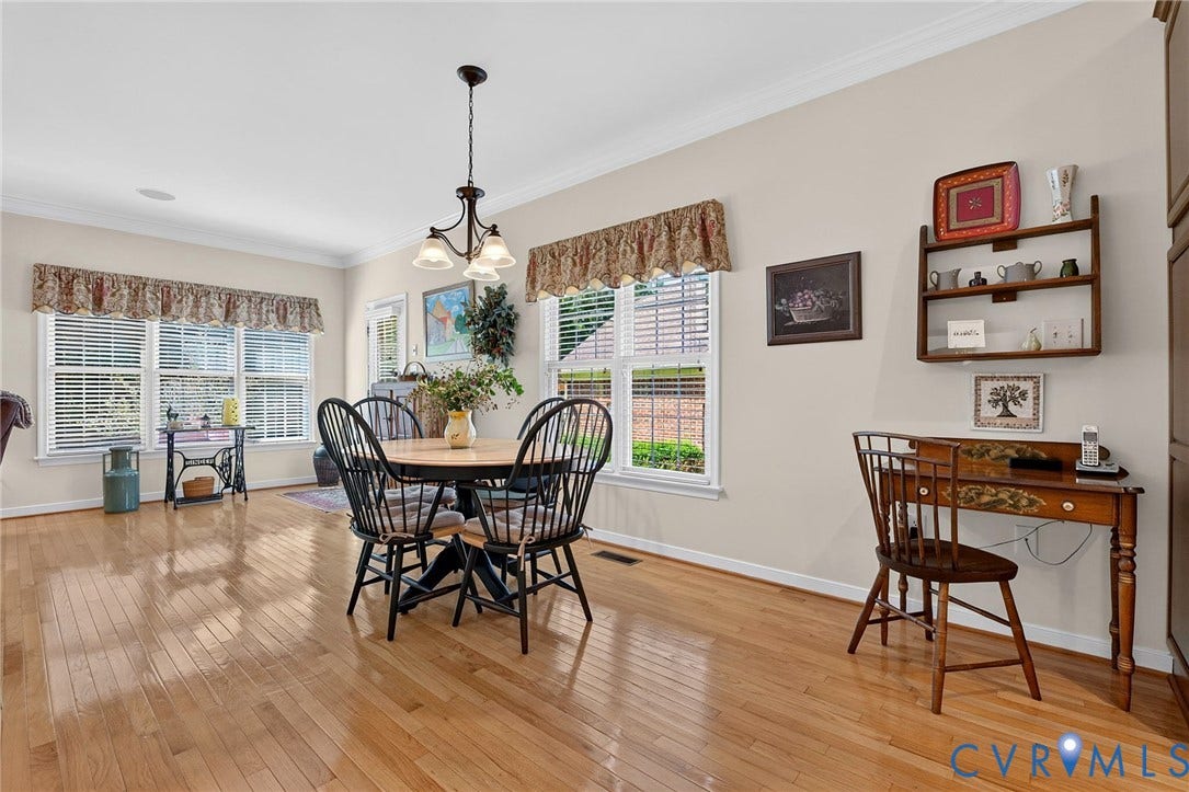 A light-filled space made for everyday meals, morning coffee, and good conversation.