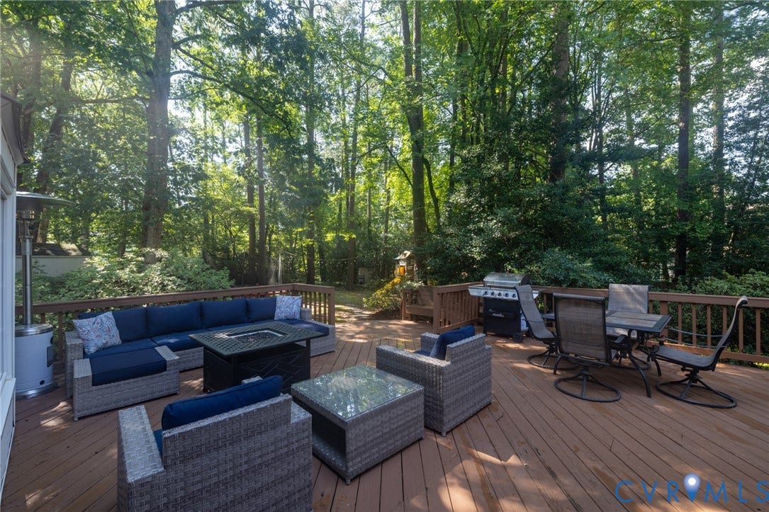 12800 Leffingwell Court, Henrico, VA 23233 Spacious outdoor deck with natural wood railing, surrounded by mature trees