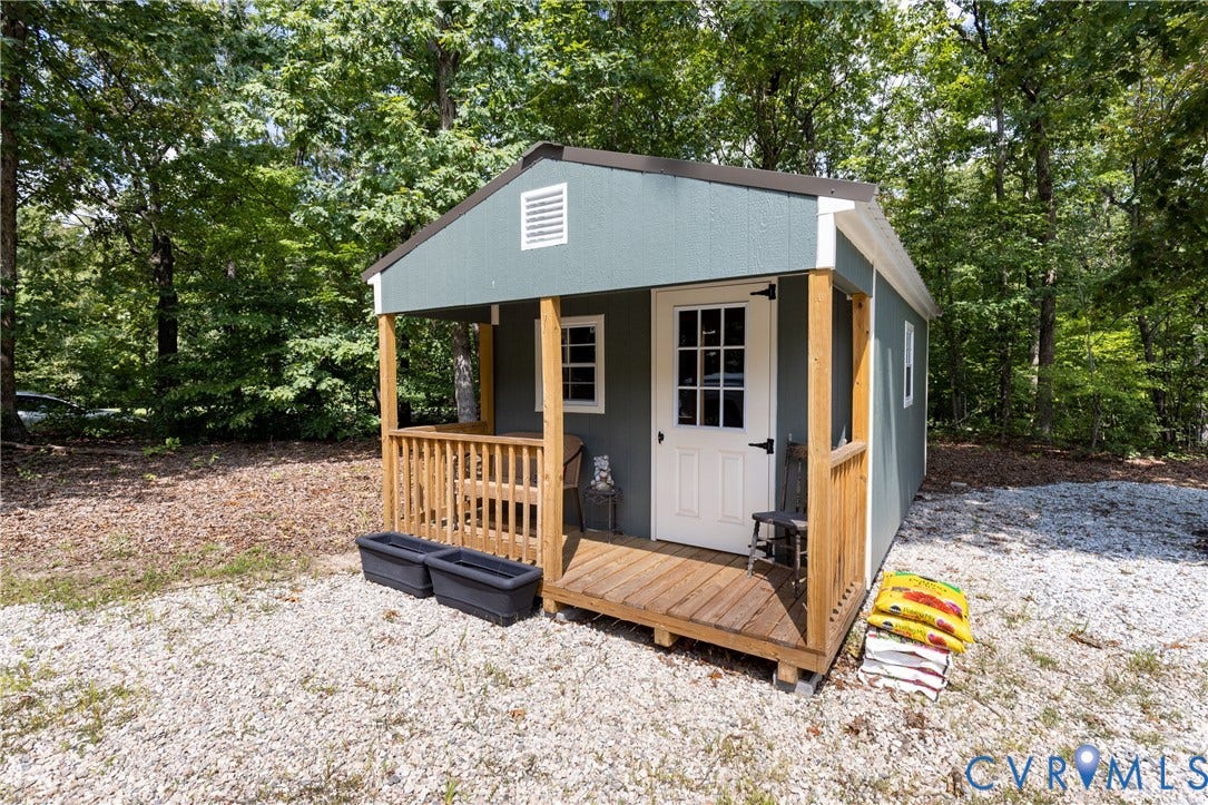 Would be a great "She Shed" or potting shed