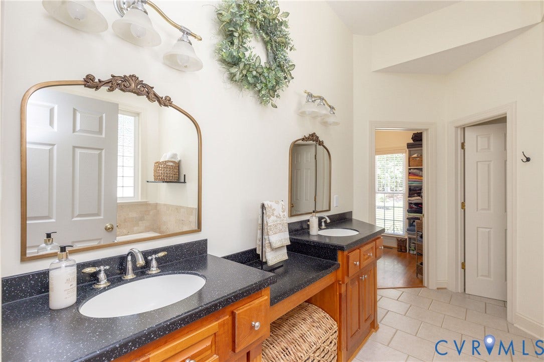 Includes jacuzzi tub, shower and large walk in closet