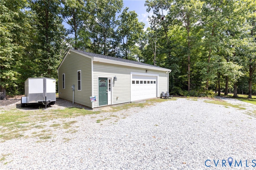 34'x28'-heated & cooled with 220v outlets and separate meter