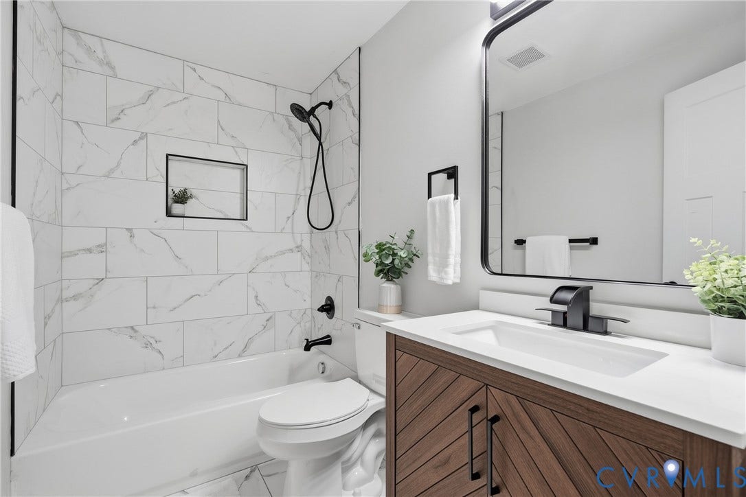 5913 Old Buckingham Road, Powhatan, VA 23139 Hall Bath