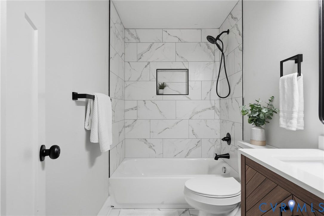 5913 Old Buckingham Road, Powhatan, VA 23139 Hall Bath