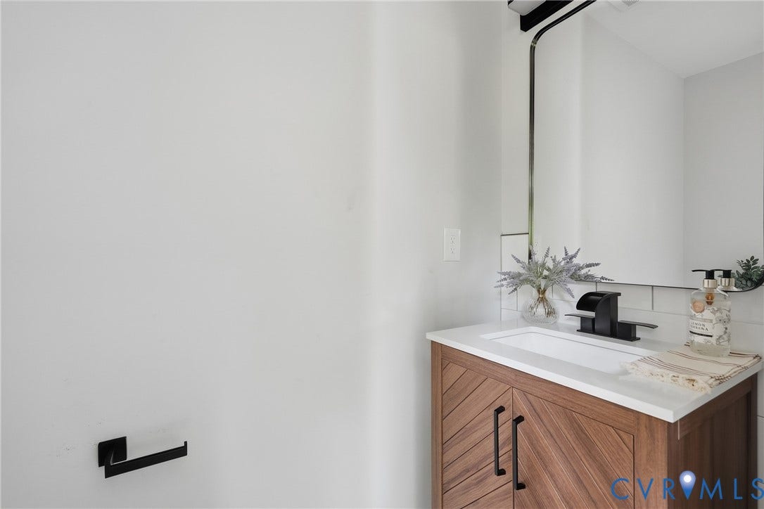 5913 Old Buckingham Road, Powhatan, VA 23139 Powder Room, 1st floor