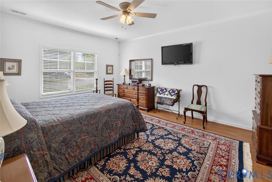 11116 Lantern Way, North Chesterfield, VA 23236 Hardwood flooring, crown molding, double window with blinds, ceiling fan with integrated lighting, wall-mounted television
