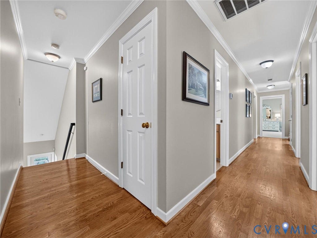 4007 College Valley Court, Henrico, VA 23233 Upstairs hallway