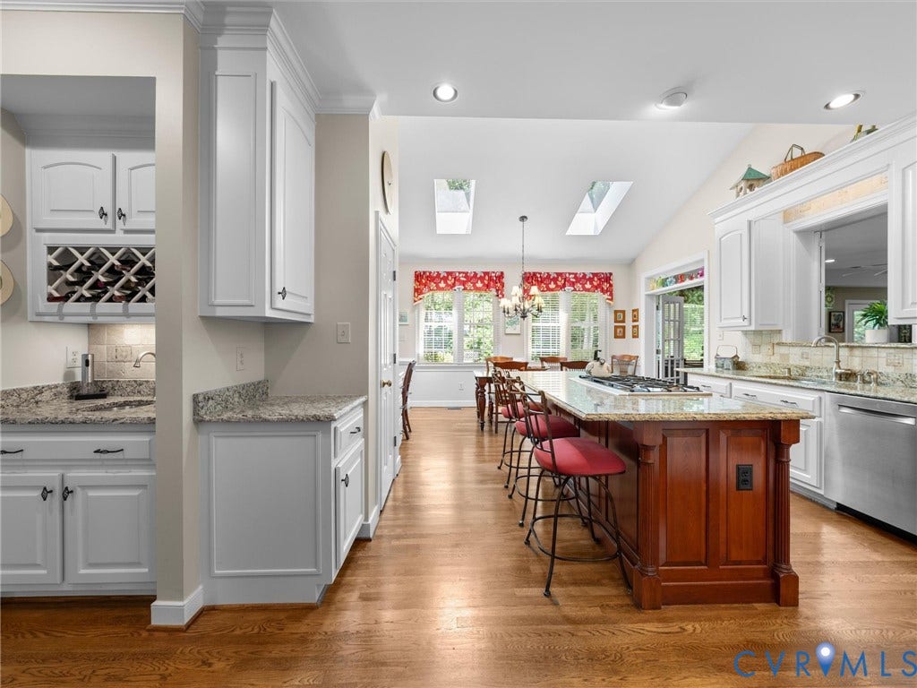 4007 College Valley Court, Henrico, VA 23233 Hardwood; SS Appliances; Dbl Ovens; 5 Burner Cooktop