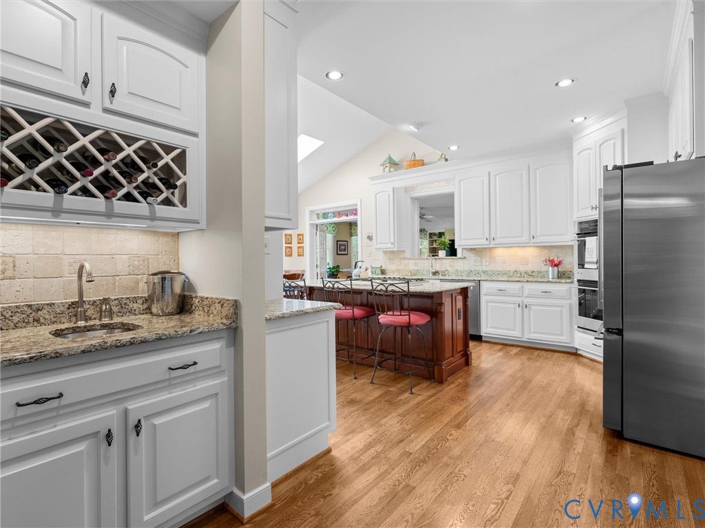 4007 College Valley Court, Henrico, VA 23233 Hardwood; SS Appliances; Dbl Ovens; 5 Burner Cooktop