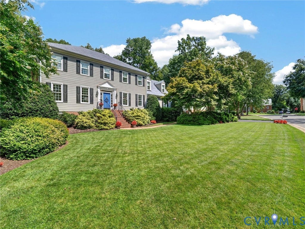 4007 College Valley Court, Henrico, VA 23233 Beautiful front yard and curb appeal
