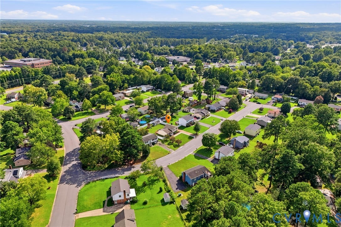 1905 Reagan Road, Henrico, VA 23228 Residential neighborhood with mature trees and paved streets