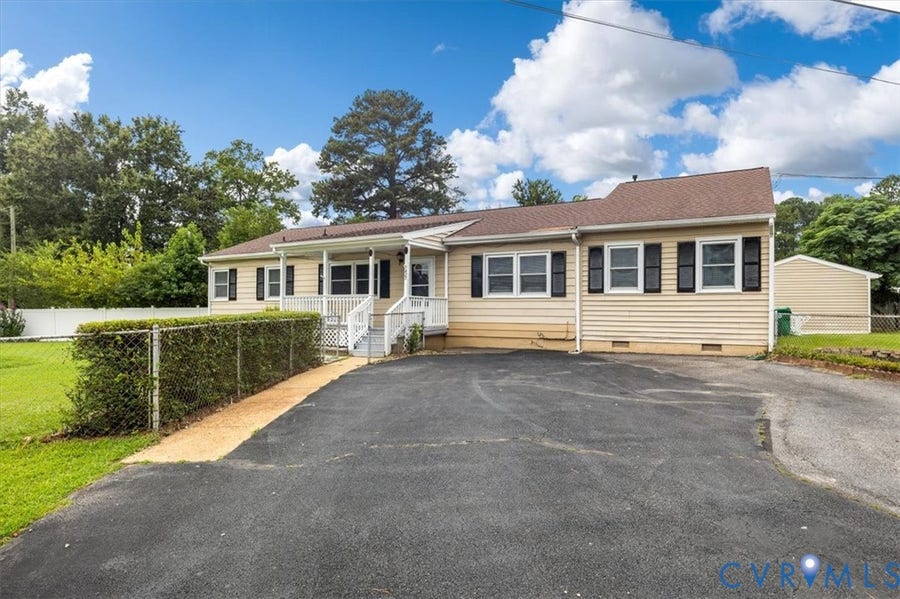 Property photo for 427 Deerfield Drive, Petersburg, VA