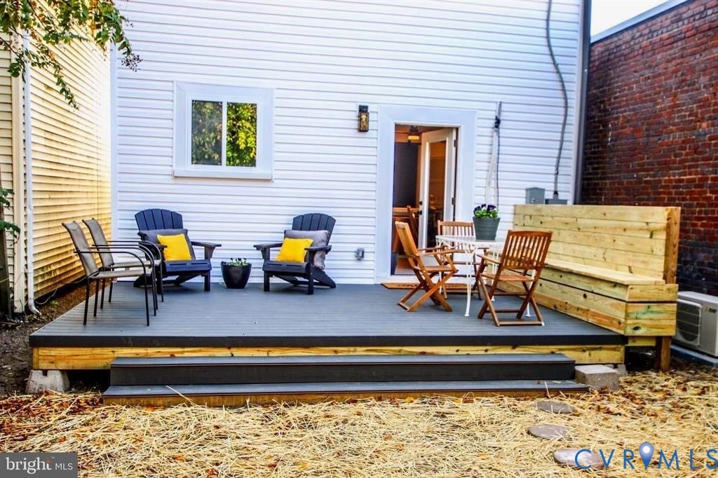 1910 W Main Street, The Historic Fan District, Richmond, VA 23220 Deck with dark grey composite decking, built-in wooden bench seating, and single step access
