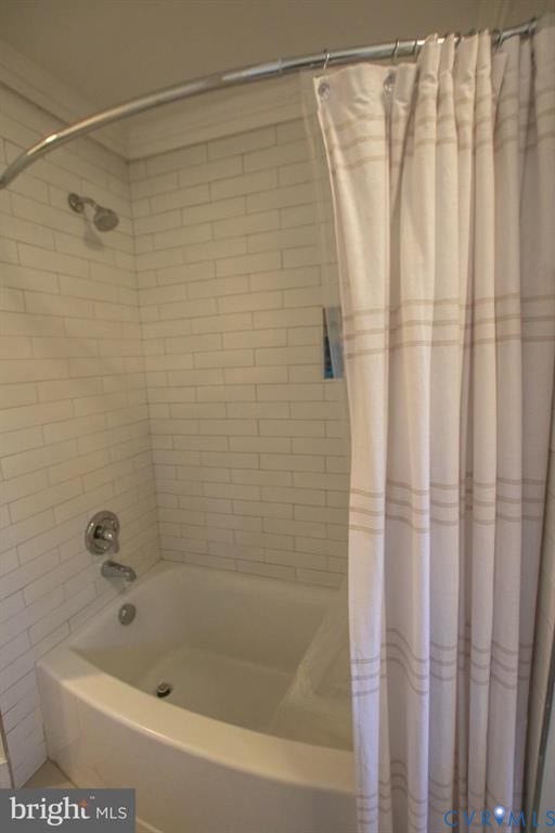 1910 W Main Street, The Historic Fan District, Richmond, VA 23220 White subway tile surround, curved shower rod, and chrome fixtures