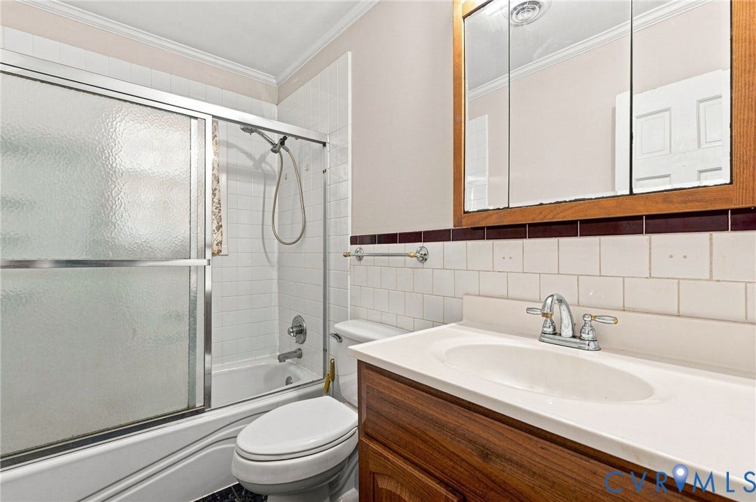 2707 Academy Road, Powhatan, VA 23139 White subway tile surround