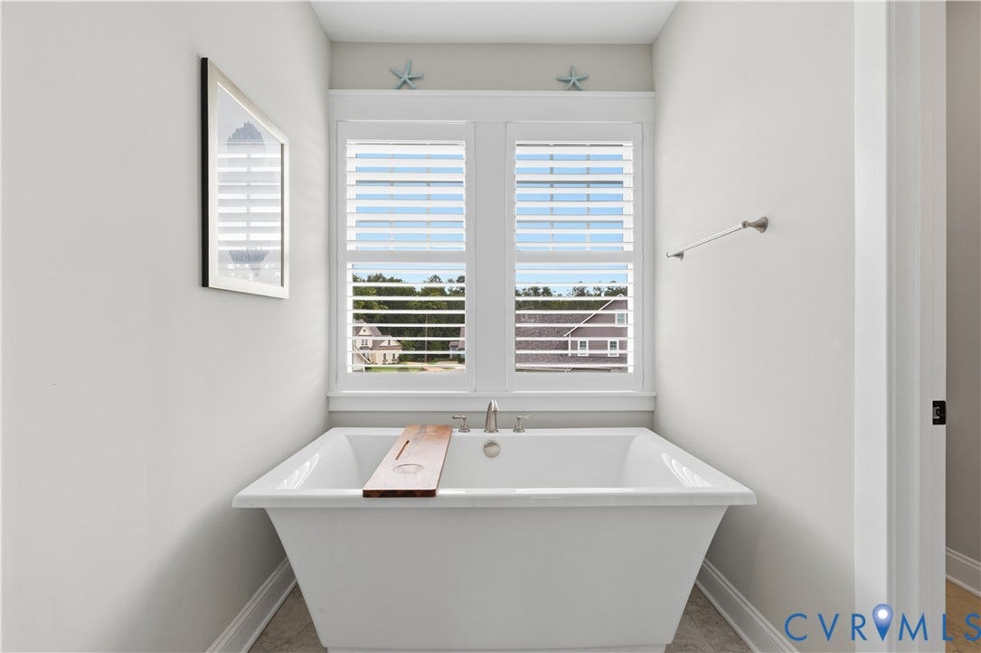 16206 Mitchells Mill Court, Midlothian, VA 23112 Freestanding soaking tub.