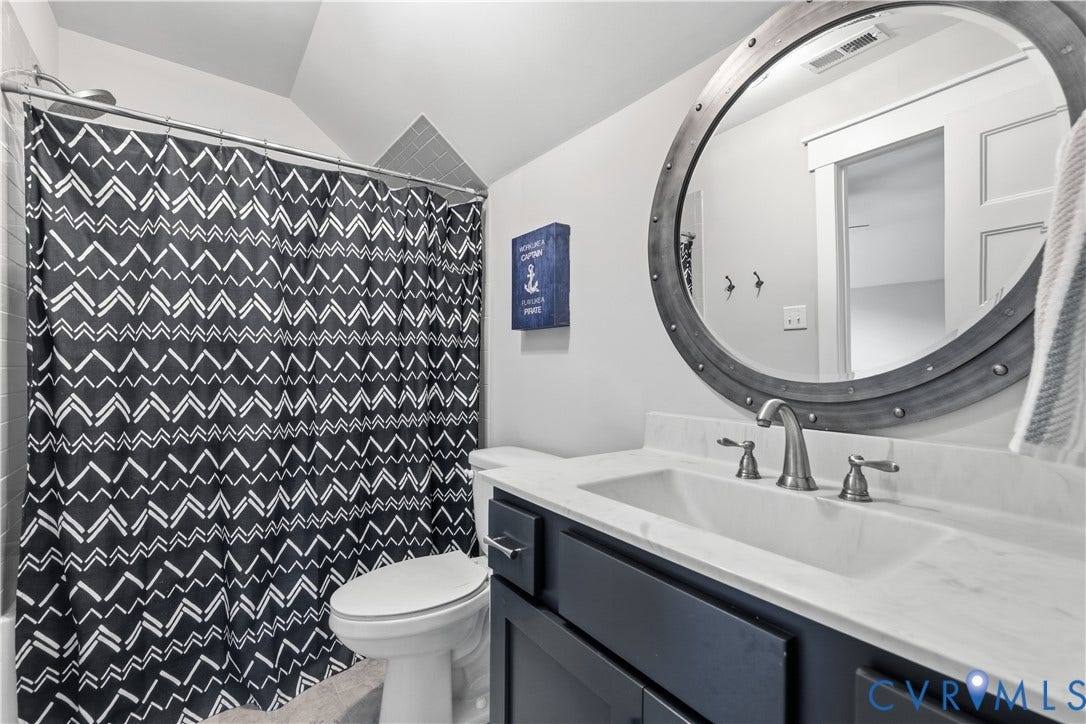 16206 Mitchells Mill Court, Midlothian, VA 23112 3rd floor full bathroom.