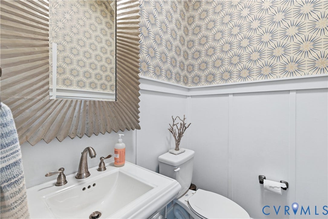 16206 Mitchells Mill Court, Midlothian, VA 23112 1st floor powder room.