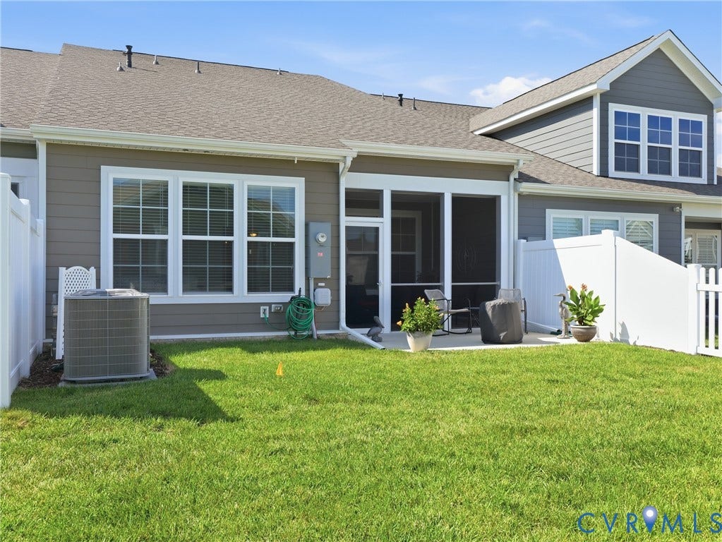 9220 Cerulean Place, Mosaic At West Creek, Goochland, VA 23238 Expansive manicured lawn with white privacy fencing