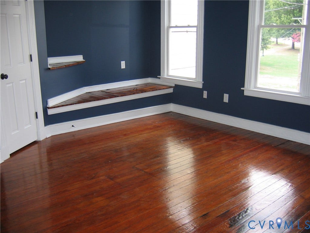 Spacious and Bright Front Bedroom. Full Bath Located Justoutside Door.