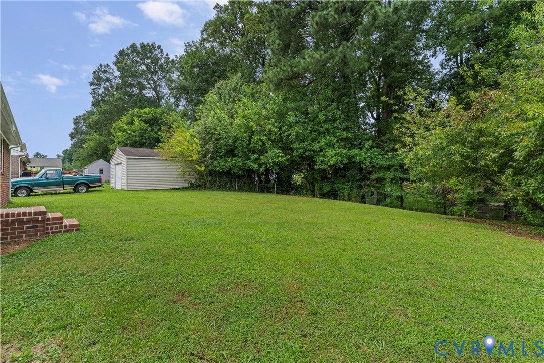 3924 Lamplighter Drive, Richmond, VA 23234 Expansive green lawn with mature perimeter trees and brickwork details