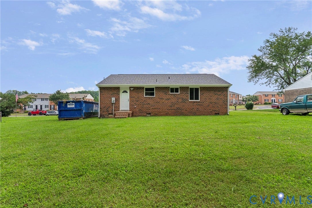 3924 Lamplighter Drive, Richmond, VA 23234 Expansive green lawn providing ample outdoor space