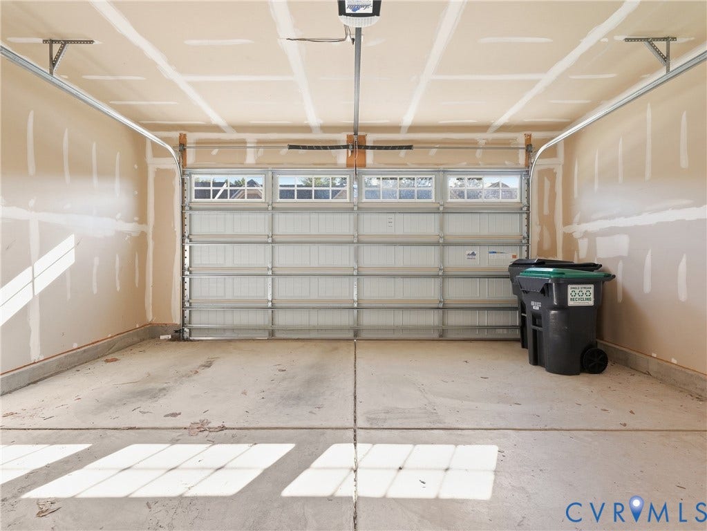 8060 Wistar Glen Drive, Henrico, VA 23228 Spacious 2-car garage