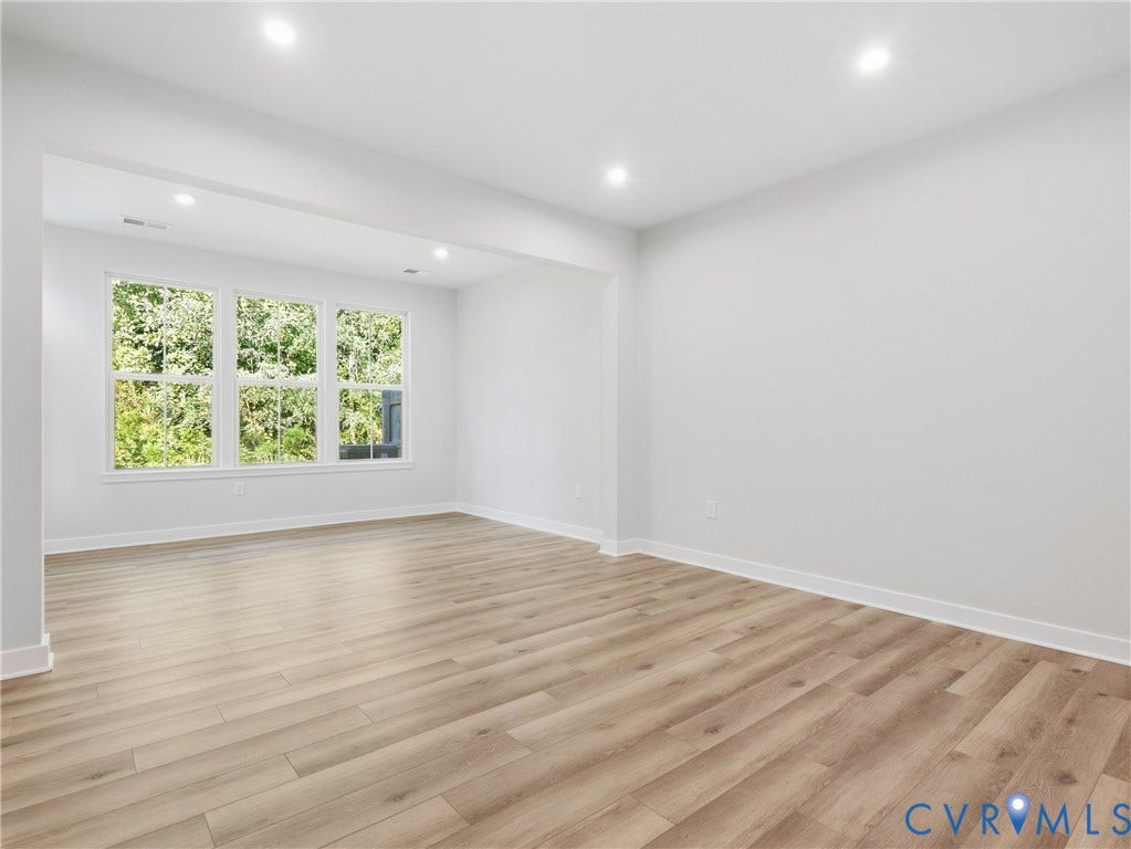 8060 Wistar Glen Drive, Henrico, VA 23228 Enjoy added living space with a morning room bumpout