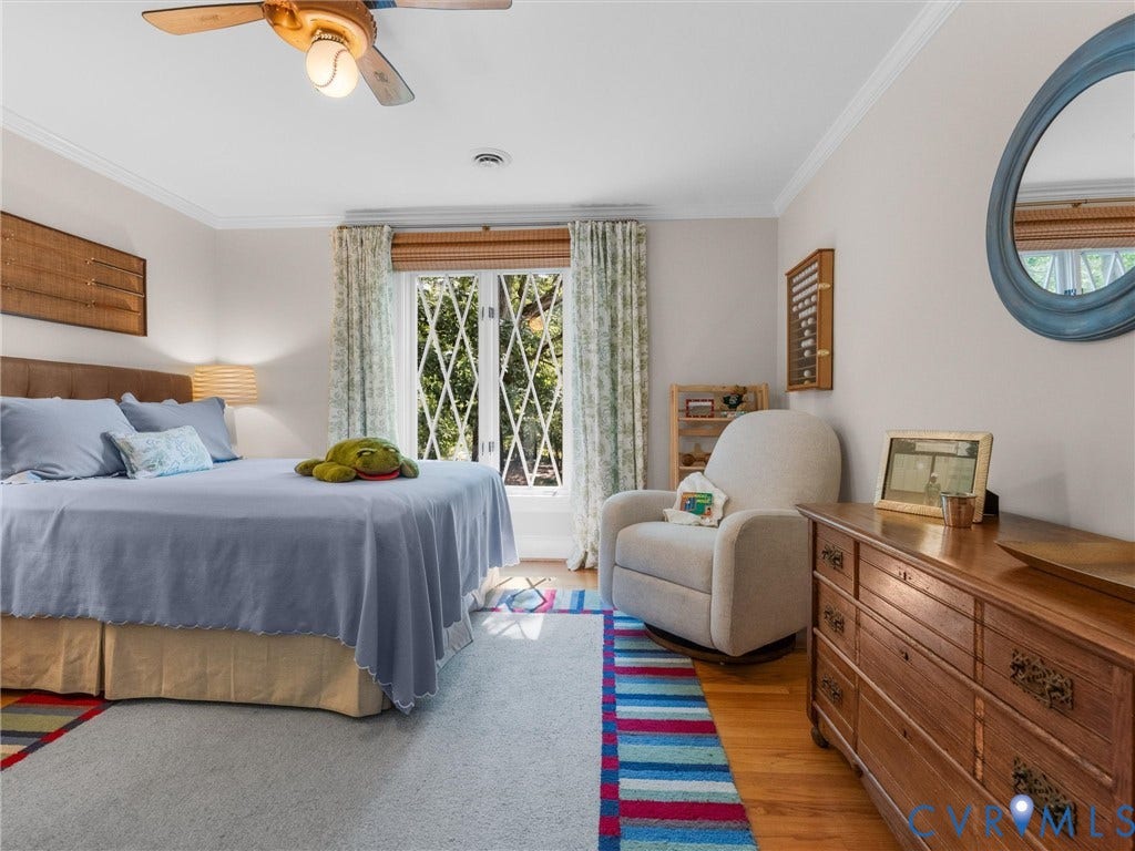 500 Kilmarnock Drive, Collegiate Area, Henrico, VA 23229 Hardwood flooring, crown molding, ceiling fan, decorative window grilles, and a light-colored wall finish